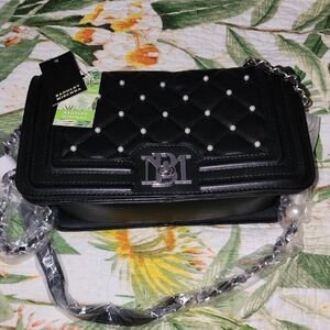 Badgley Mischka Black Letter Lock Crossbody w/ Bombe & Pearl Detail On The Cover
